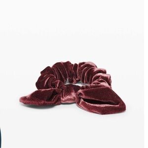 LULULEMON Uplifting Scrunchie Velvet Bow